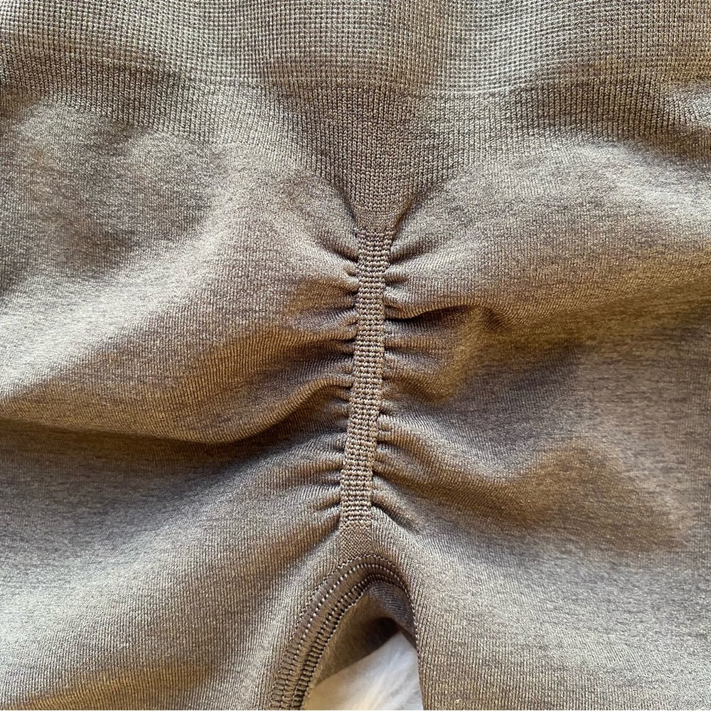 Alphalete Amplify Contour Short 5” Seamless Scrunch Women’s Size Small Pewter - Picture 8 of 12